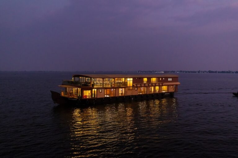 9 Bedroom Ultra luxury Houseboat