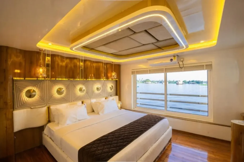 Kerala houseboat with clean cabins and attached washroom