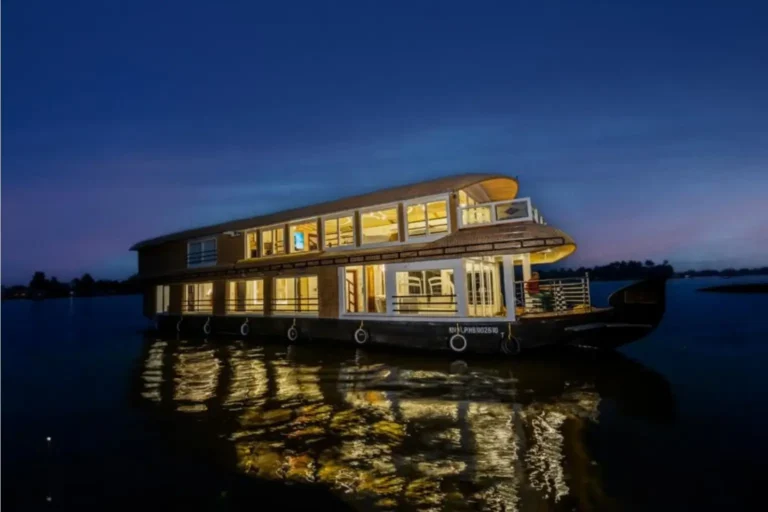 4 bedroom Ultra Luxury Houseboat