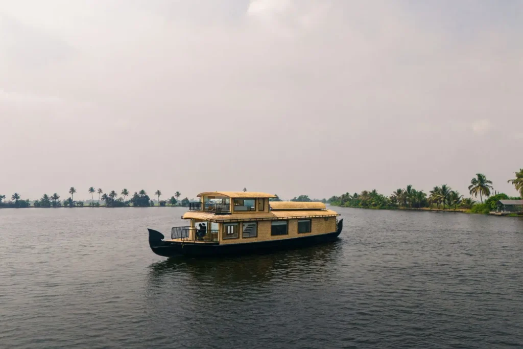 1 day houseboat trip in Alleppey through Kerala backwaters on a luxury houseboat